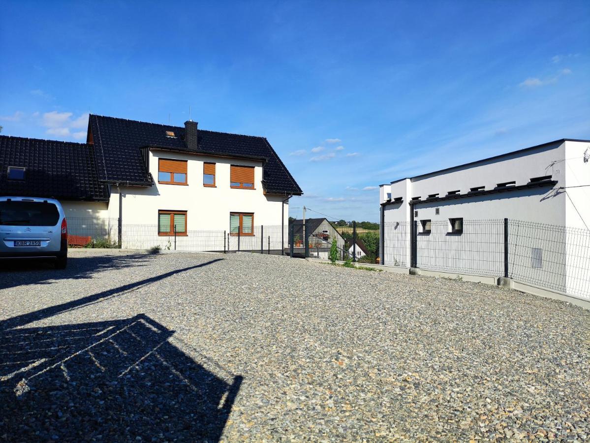 Trzy Male Drzewka Apartment Wielka Wies  Exterior foto